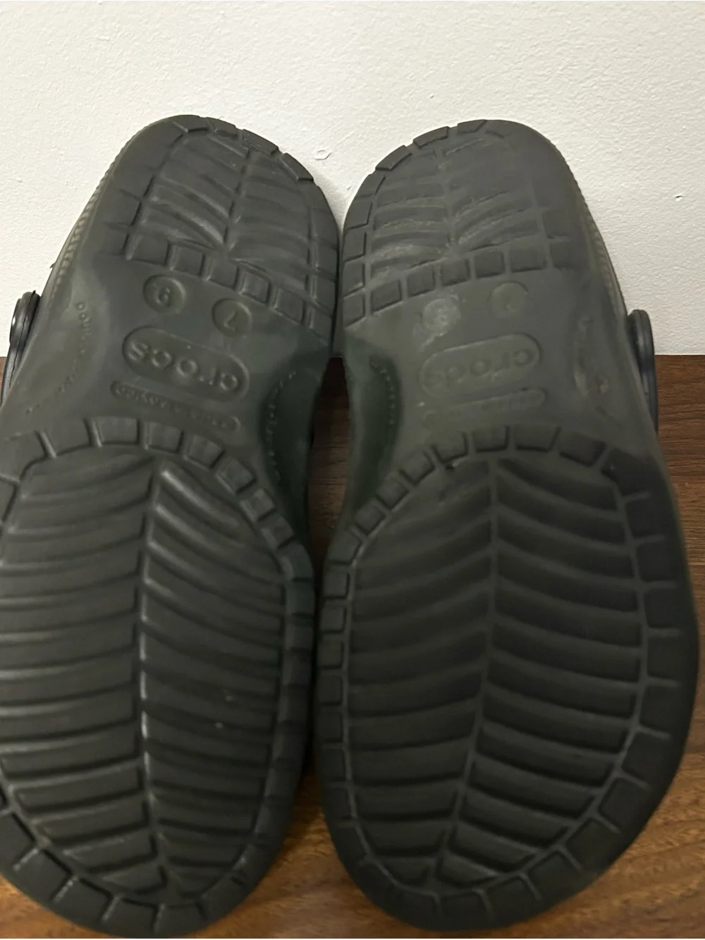 CROCS Classic black size M,7 W,9